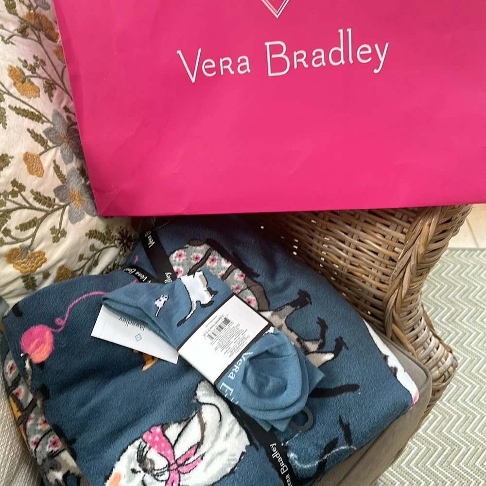 LAST SET!! Vera Bradley NWT Cat’s Meow Print Plush Throw & Matching Socks 🐈‍⬛🩵🐈